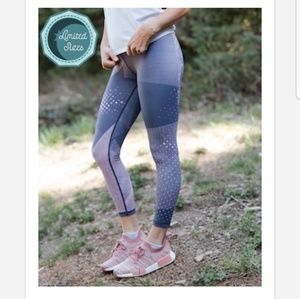 Zyia, M, Light and Tight High Rise 7/8 Leggings